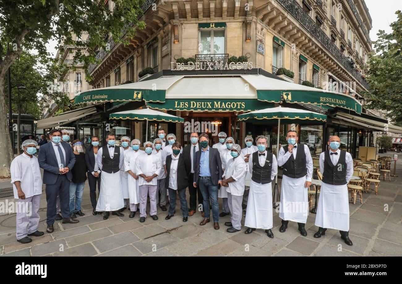 REOPENING BRASSERIE LES DEUX MAGOTS AFTER THE LOCKDOWN Stock Photo