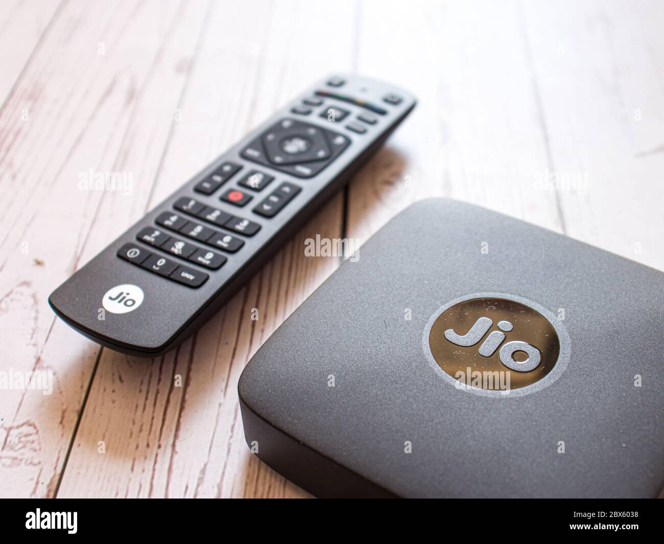 Bedøvelsesmiddel Er deprimeret Vil ikke Reliance jio set top box hi-res stock photography and images - Alamy