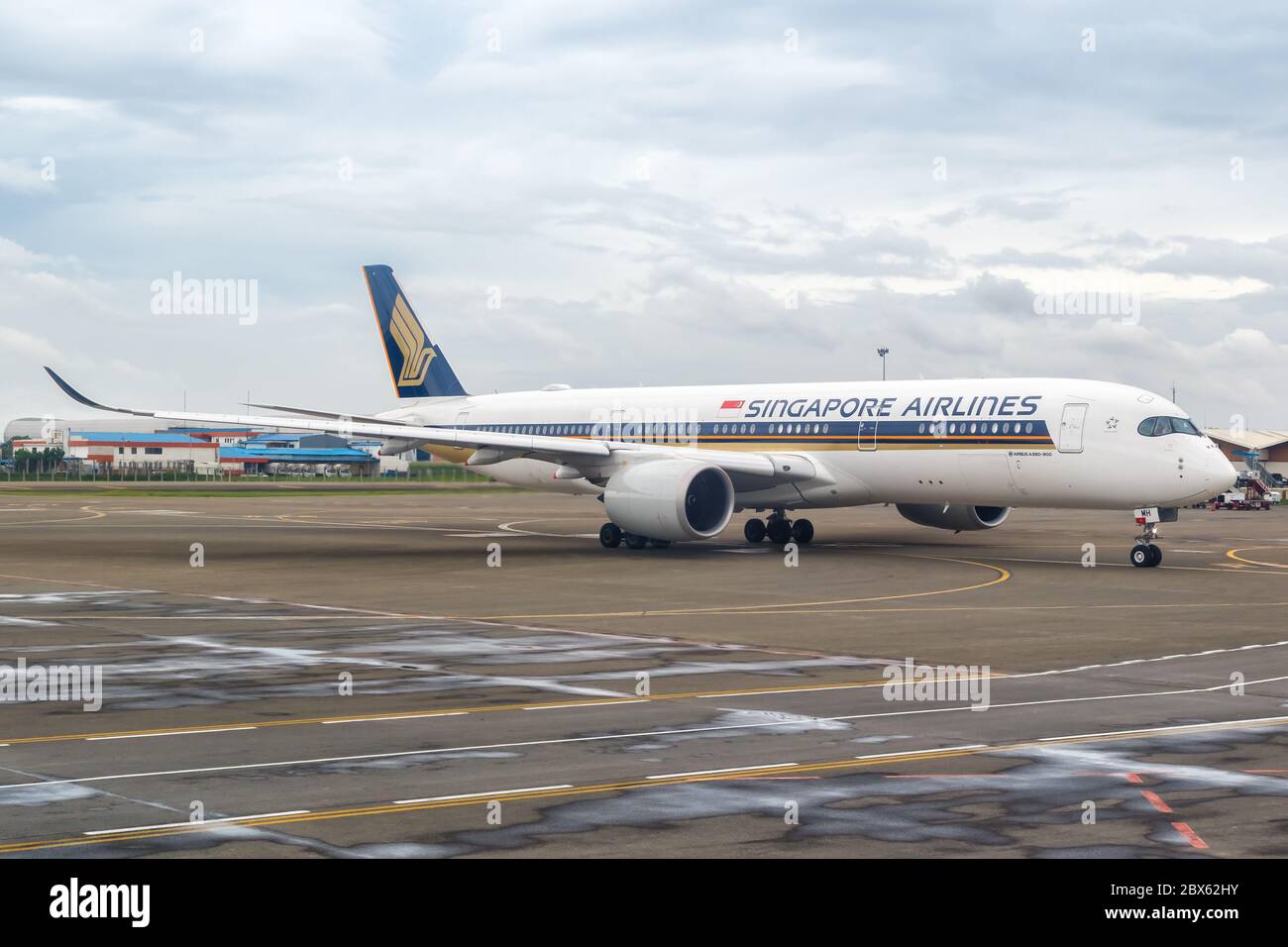 Jakarta, Indonesia January 28, 2018: Singapore Airlines Airbus A350-900 airplane at Jakarta airport CGK in Indonesia. Airbus is a European aircraft ma Stock Photo