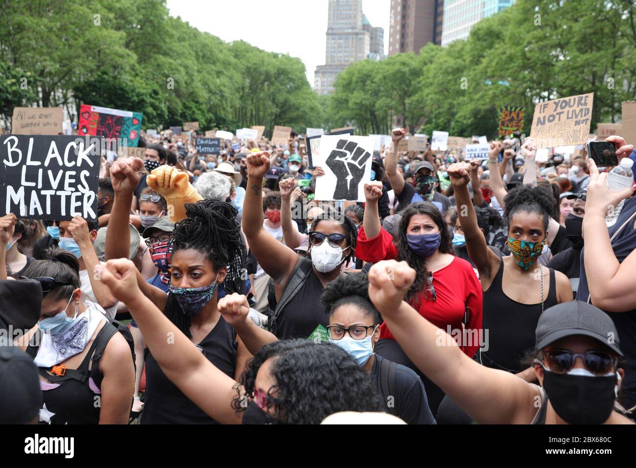 Brooklyn, NY, USA. 4th June, 2020. out and about for George Floyd Memorial Service Followed by Black Lives Matter Protest March Across Brooklyn Bridge, Brooklyn, NY June 4, 2020. Credit: CJ Rivera/Everett Collection/Alamy Live News Stock Photo