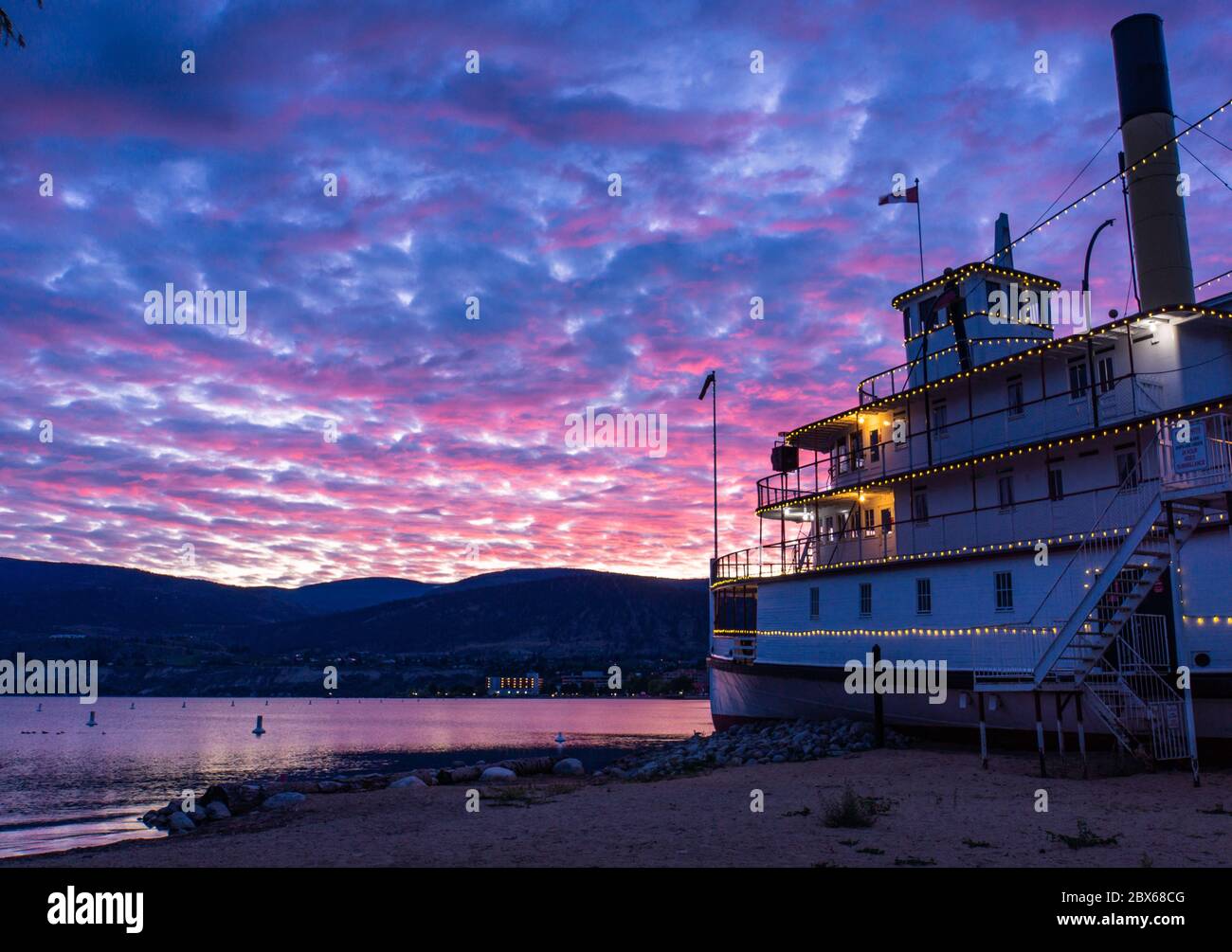 Paddle wheel boat hires stock photography and images Alamy