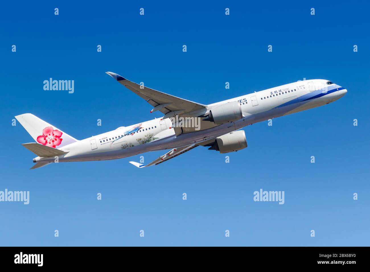 China airlines a350 900 hi-res stock photography and images - Alamy