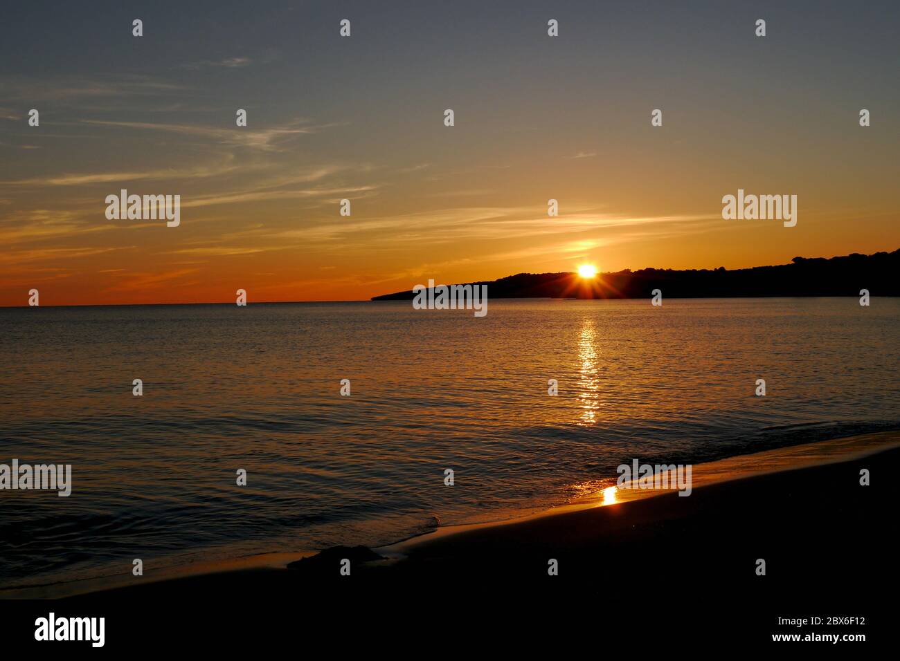 Golden sun rays hi-res stock photography and images - Alamy