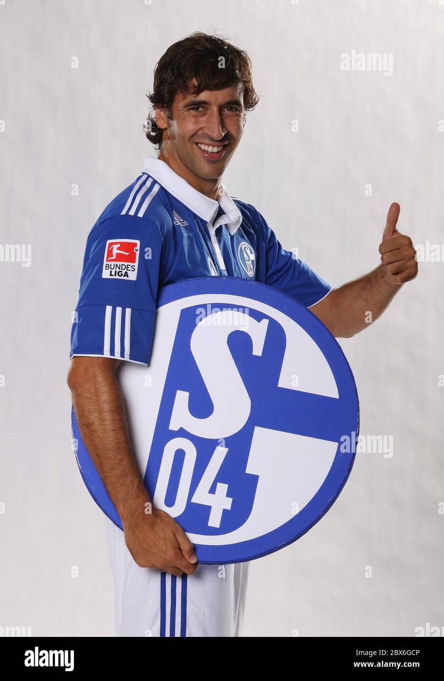 Gelsenkirchen Deutschland 28th July 2010 Firo Fuvuball Football 1 Bundesliga Season 2010 2011 Fc Schalke 04 Studio Raul With Schalke Logo Usage Worldwide Credit Dpa Alamy Live News Stock Photo Alamy