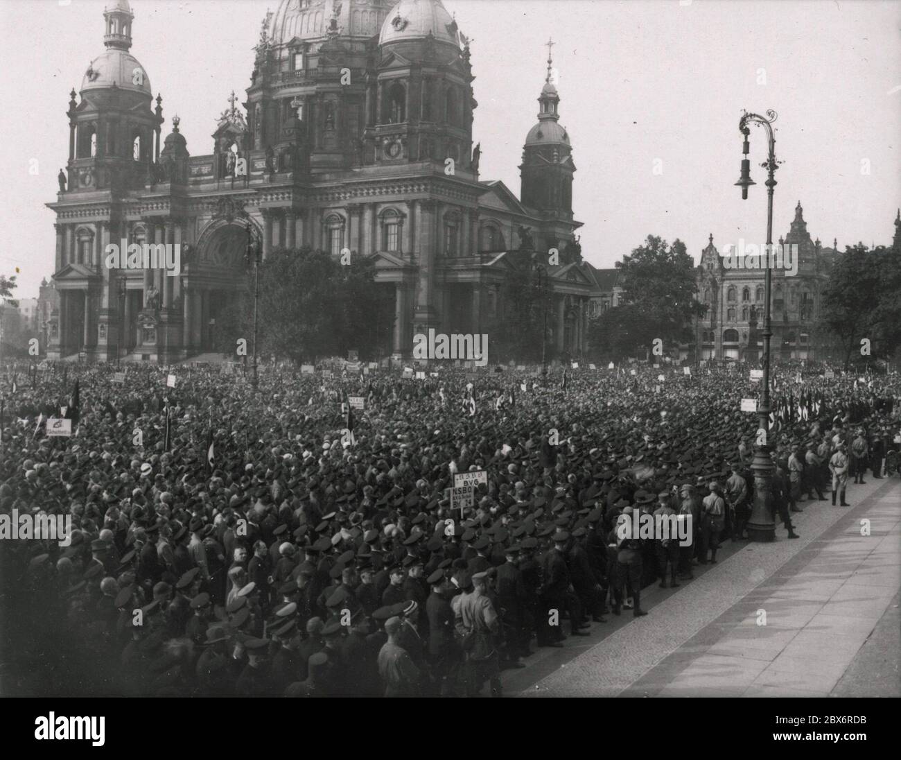 NSBO rally in Berlin's Lustgarten Heinrich Hoffmann Photographs 1933 ...
