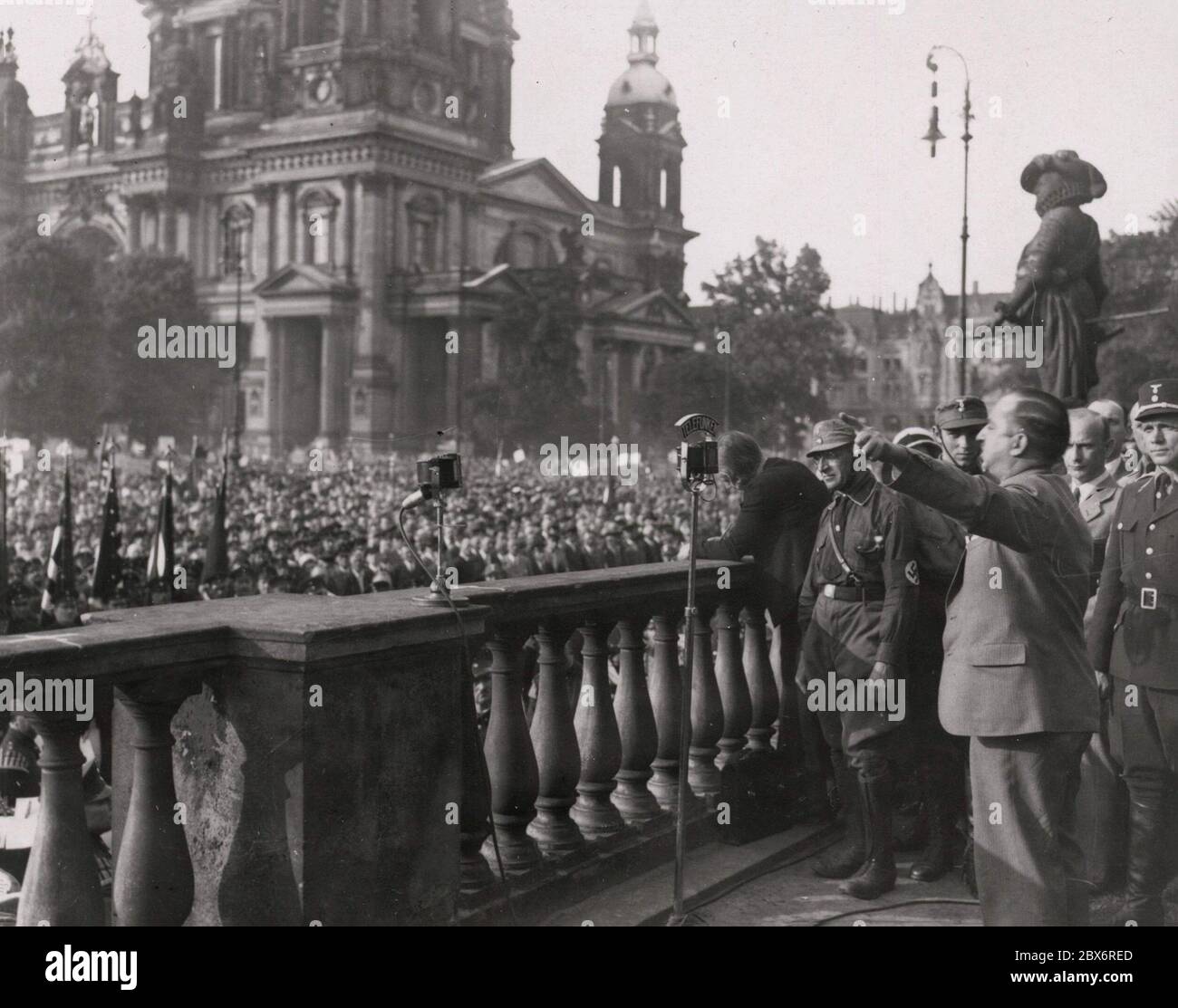 NSBO rally in Berlin's Lustgarten Heinrich Hoffmann Photographs 1933 ...