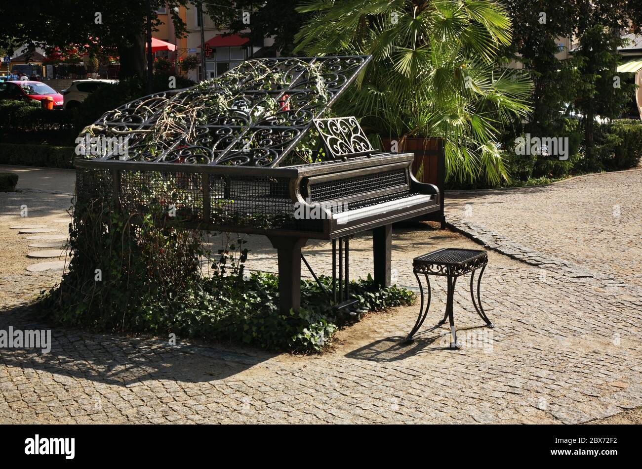 Metal grand piano at Music garden in Kudowa-Zdroj. Poland Stock Photo -  Alamy