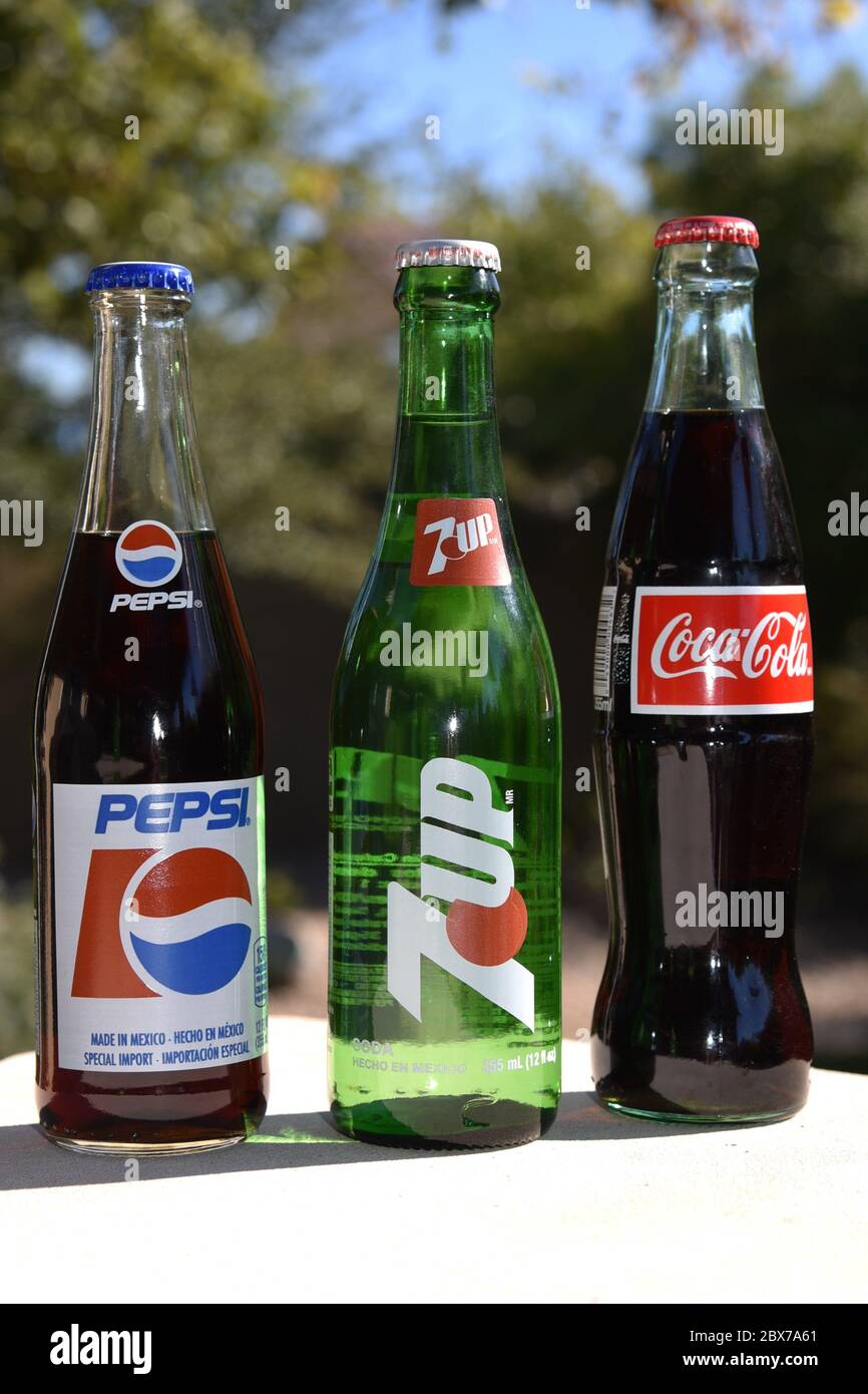 https://c8.alamy.com/comp/2BX7A61/bottles-of-pepsi-7up-and-coca-cola-all-made-with-pure-cane-sugar-in-mexico-2BX7A61.jpg