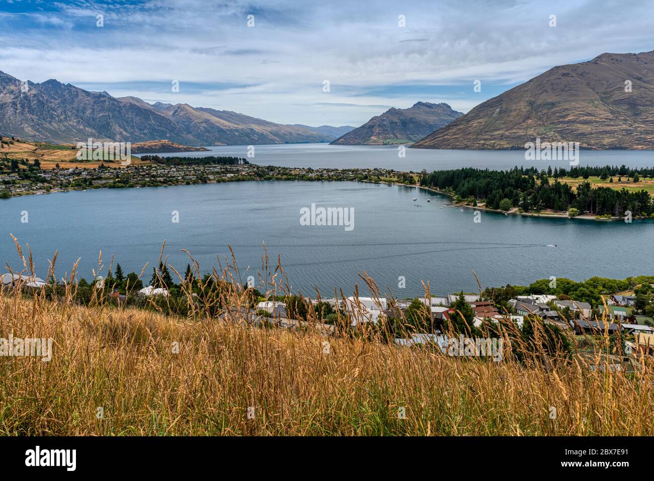 Queenstown and Lake Wakatipu in New Zealand's south Island Stock Photo ...