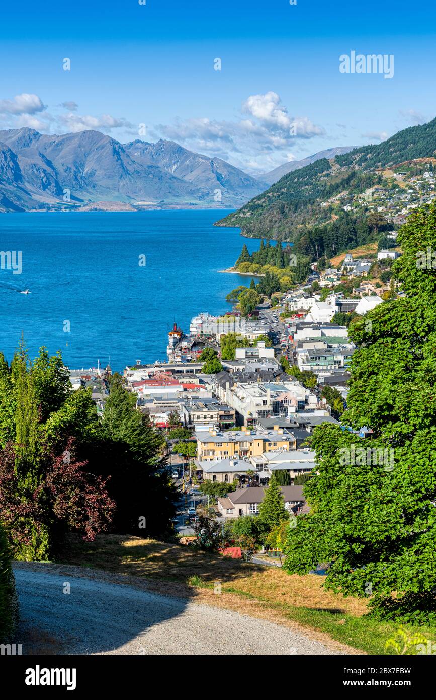 Queenstown and Lake Wakatipu in New Zealand's south Island Stock Photo ...