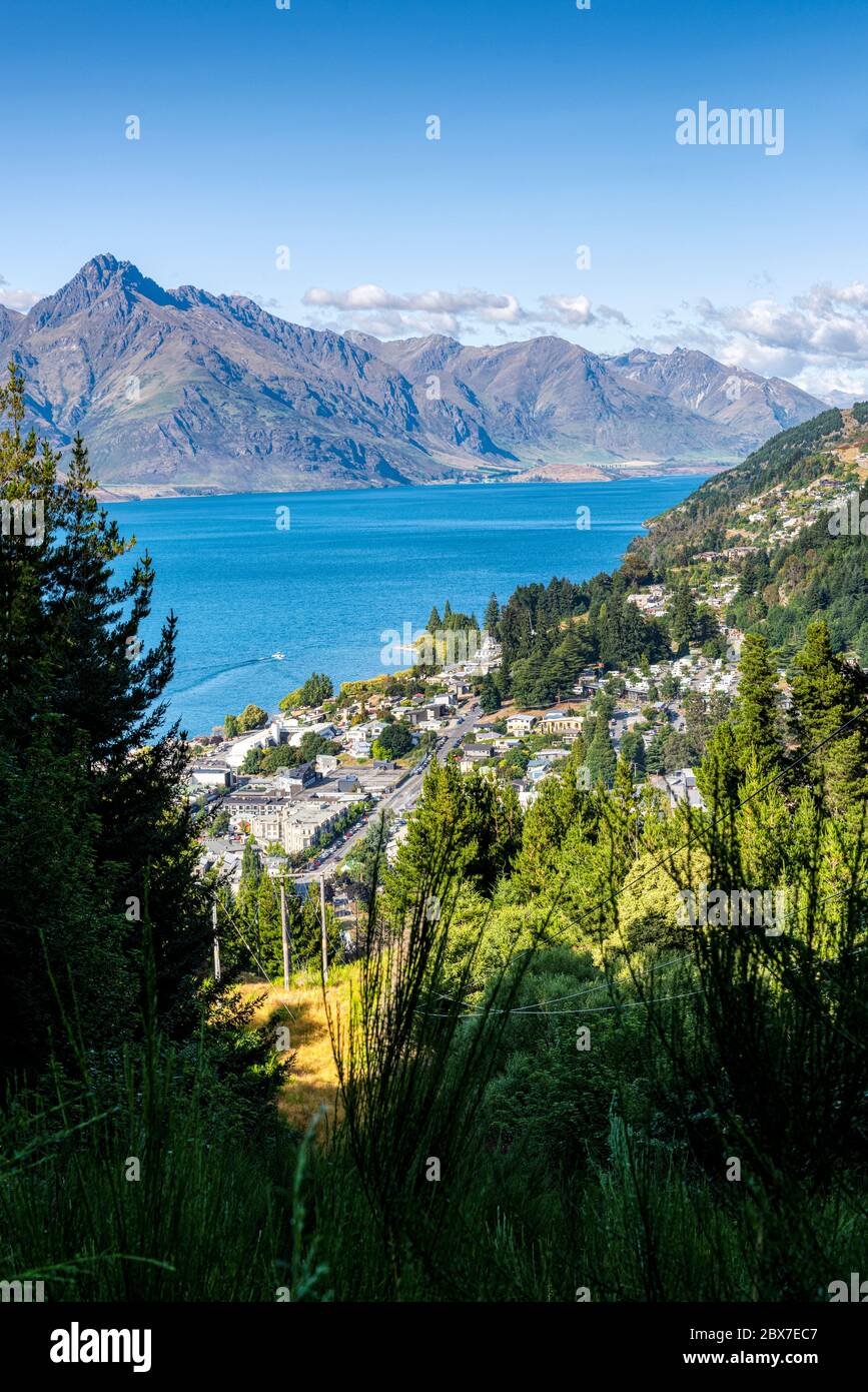 Queenstown and Lake Wakatipu in New Zealand's south Island Stock Photo ...