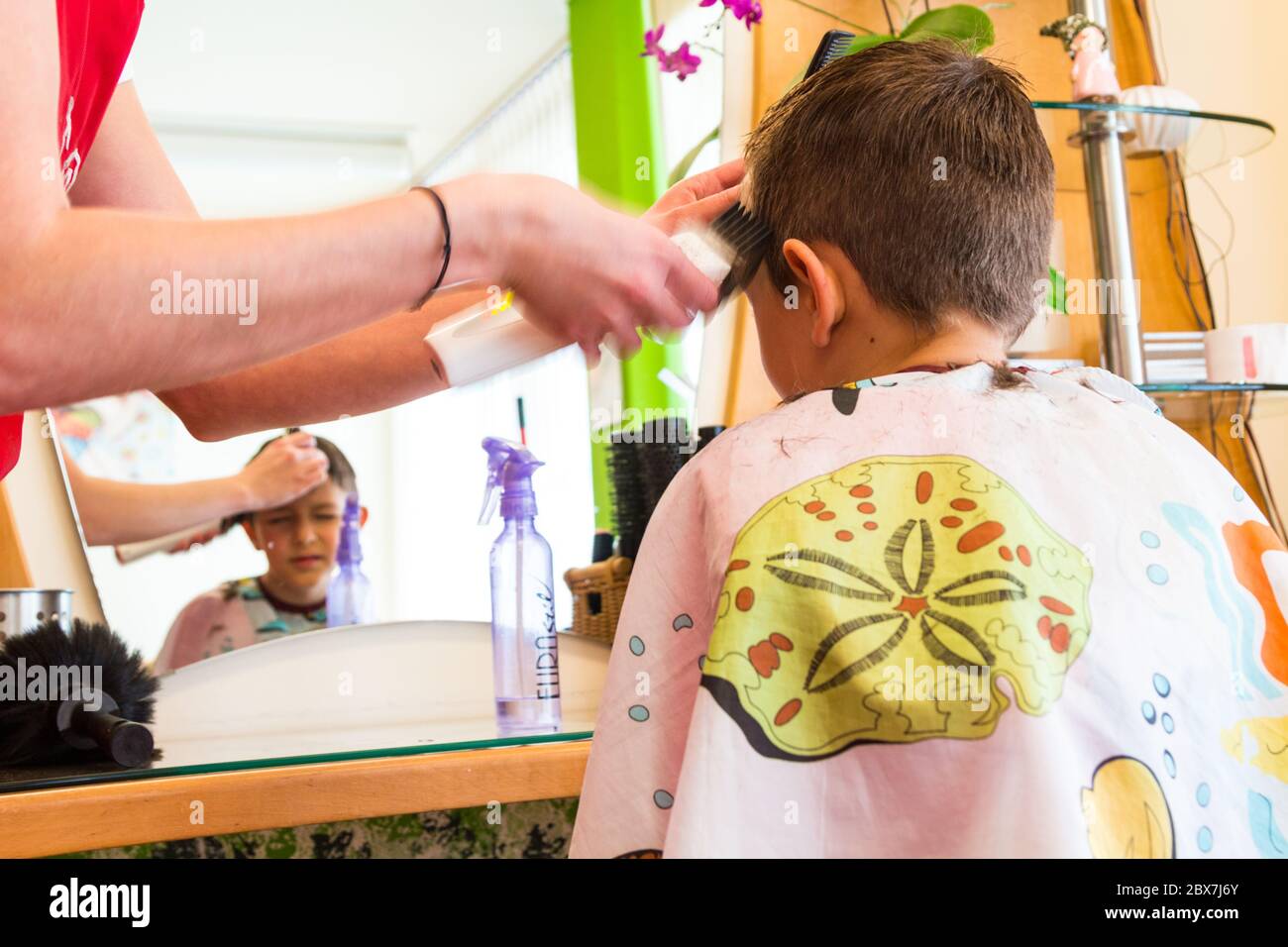 Boy child kid at hairdresser's Stock Photo Alamy