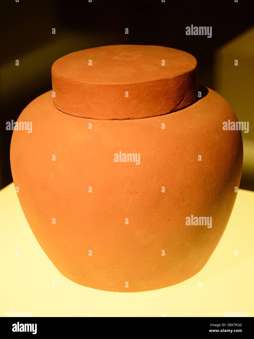 A traditional Chinese jar in museum Stock Photo Alamy