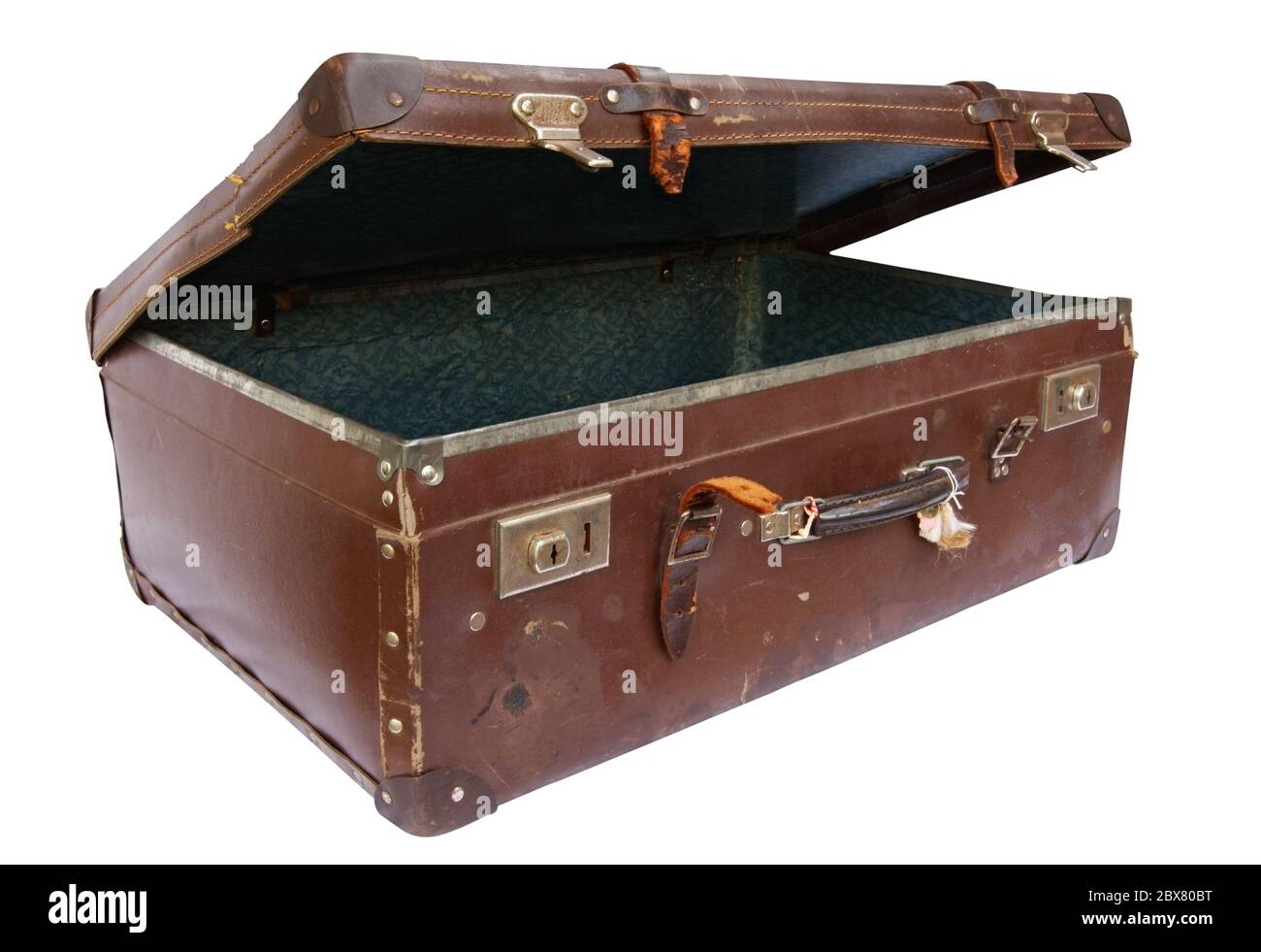 открывающийся сундук. клад на дне моря. пираты карибского моря пещера сокровищ. сказочный сундук. старинный морской сундук.