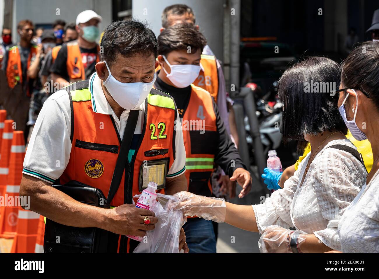 Poor crowd control hi-res stock photography and images - Alamy