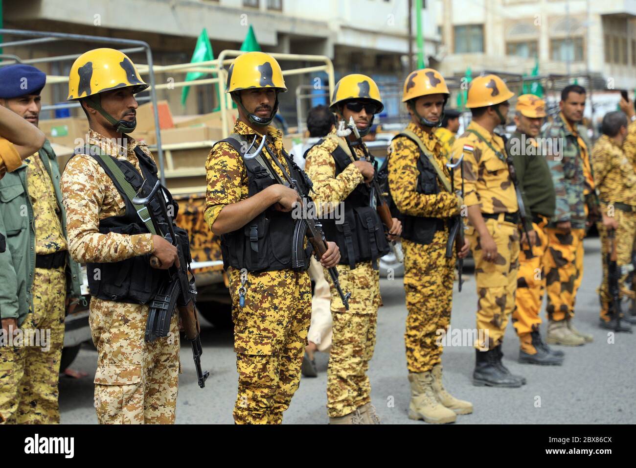 Yemen war soldiers hi-res stock photography and images - Alamy