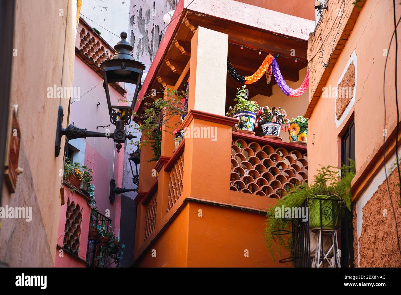 the balcony of the alley of the kiss in guanajuato Stock Photo - Alamy