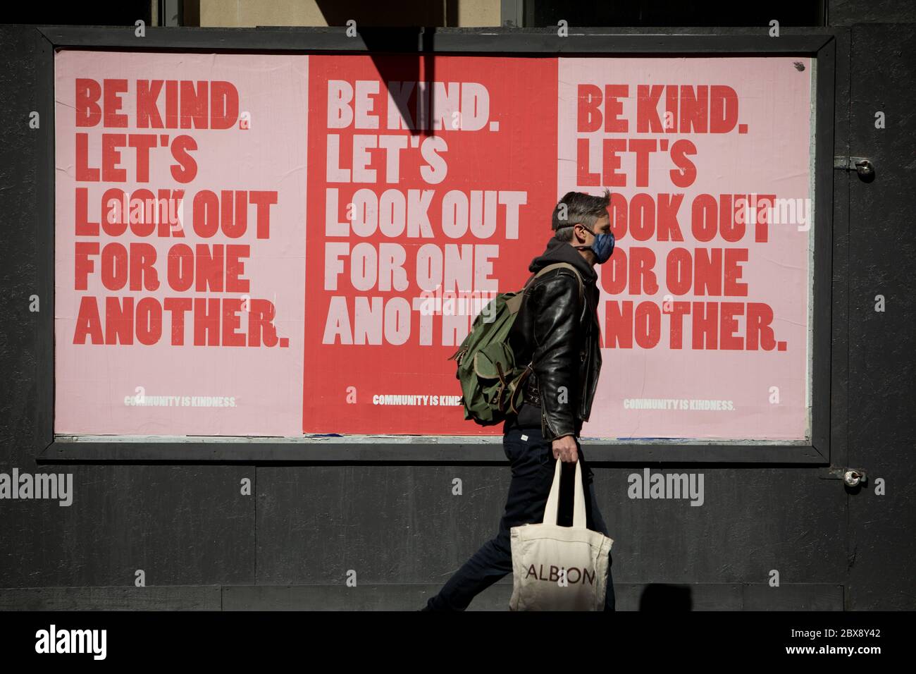 Glasgow, UK, 6th June 2020. Signs in the Merchant City saying 'Be Kind. Let's Look Out For One Another', during the time of the global CoronaVirus Covid-19 health pandemic. In Glasgow, Scotland, on 6 June 2020. Photo credit: Jeremy Sutton-Hibbert/Alamy Live News. Stock Photo