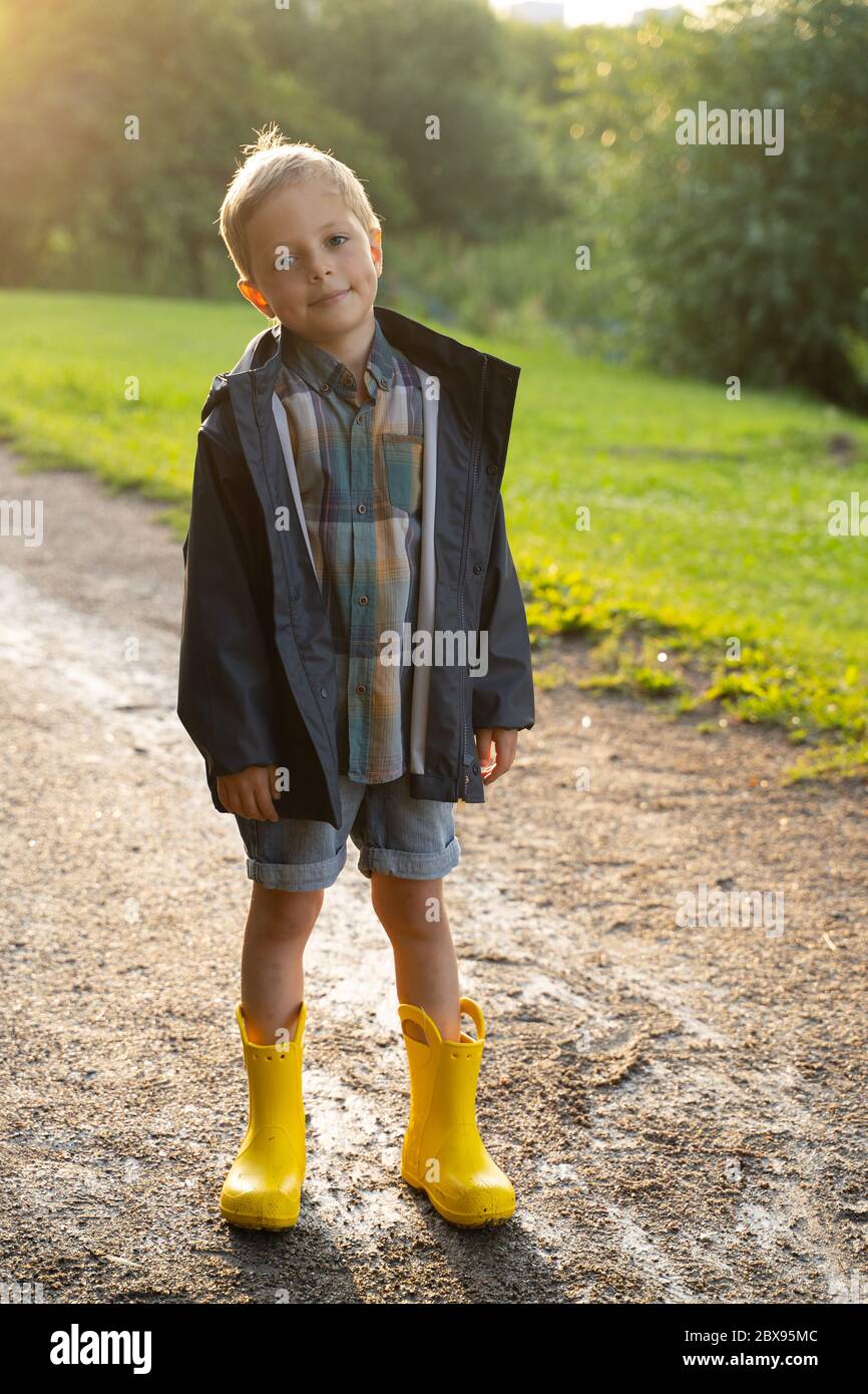R15A Spot ON X1R038 Childrens Black Knitted Top Wellies