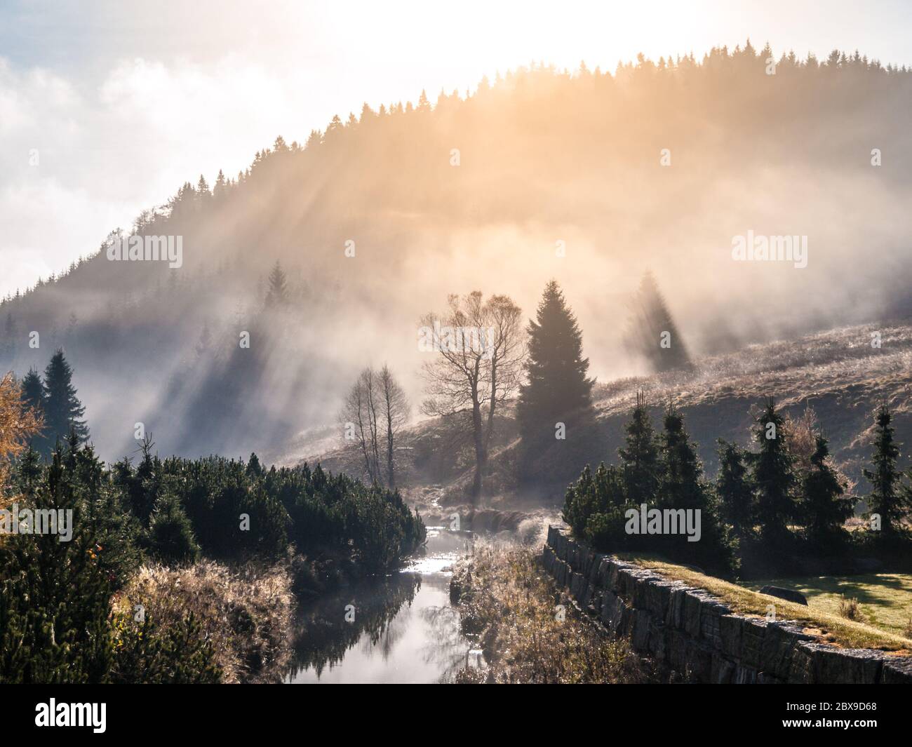 Hazy morning sun hi-res stock photography and images - Alamy