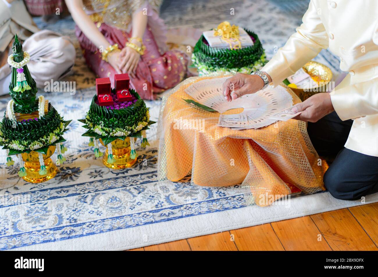 Counting the dowry marriage engagement money, Thai traditional wedding