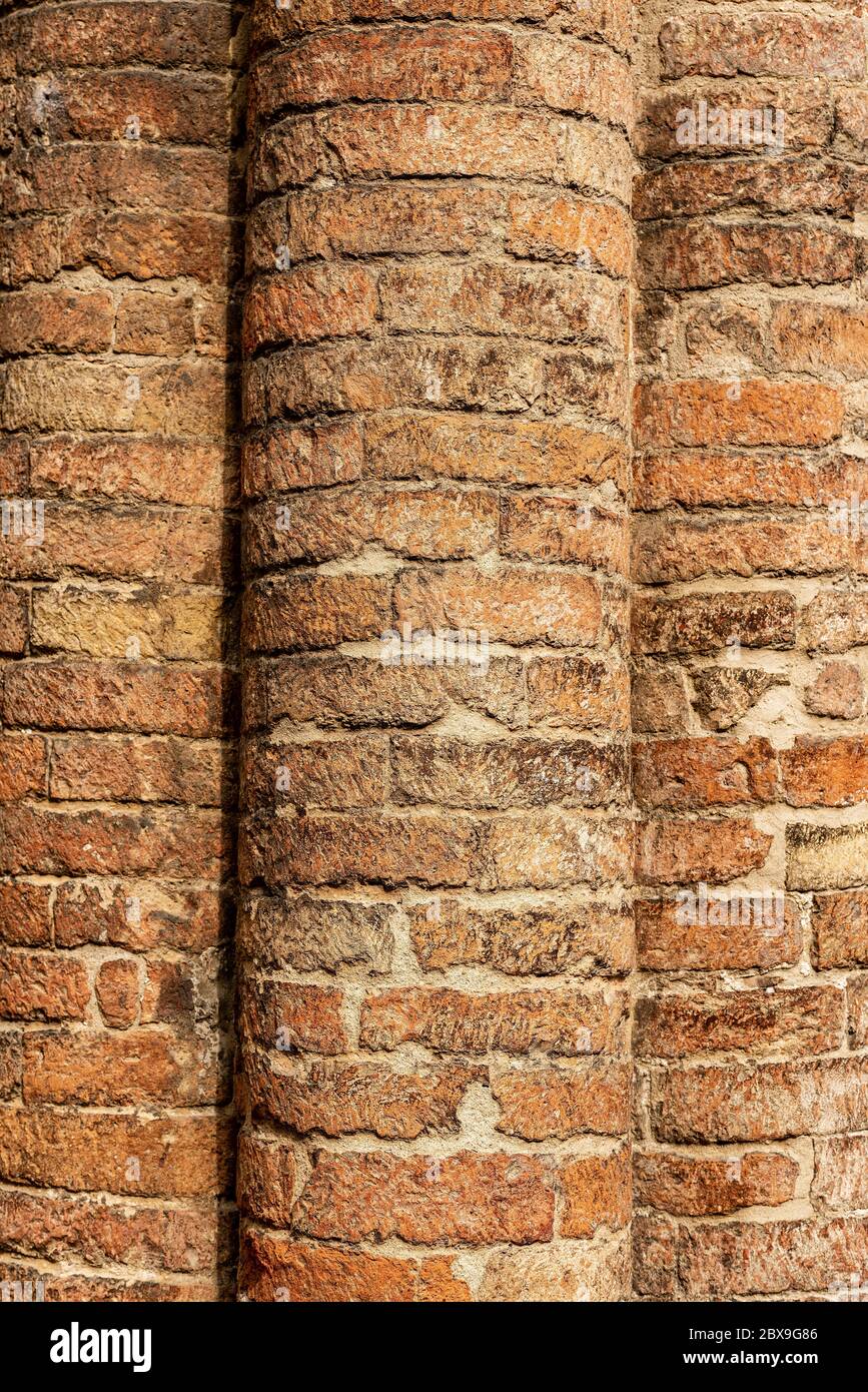 Column brick hi-res stock photography and images - Alamy