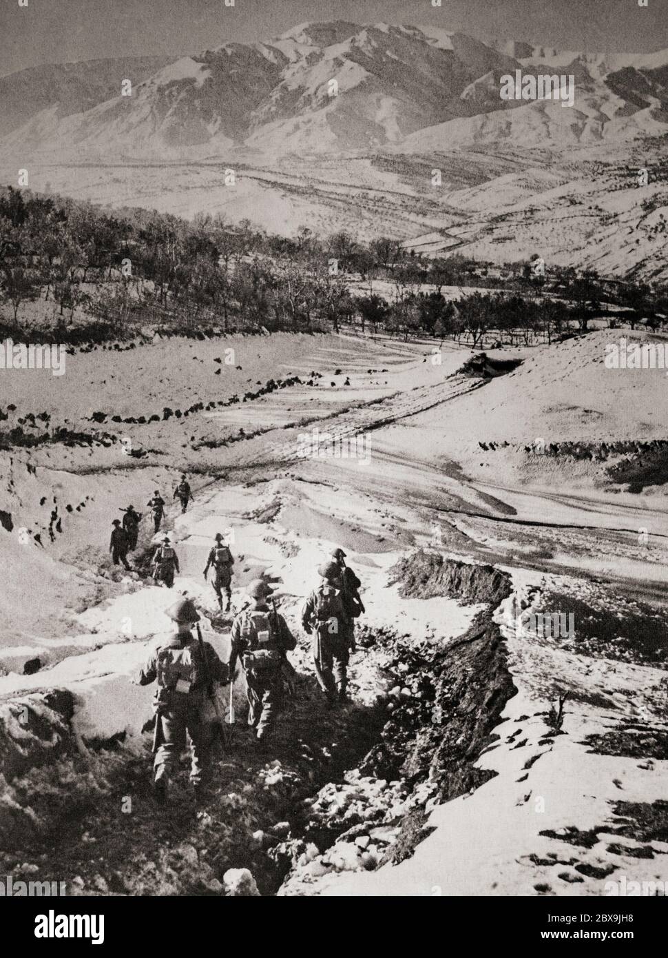 British soldiers advancing across snow-covered mountains after the Anzio landings. The Battle of Anzio was part of the Winter Line and the battle for Rome of the Italian Campaign of World War II that took place from January 22, 1944 to June 5, 1944 (ending with the capture of Rome). The operation was opposed by German forces in the area of Anzio and Nettuno. Stock Photo