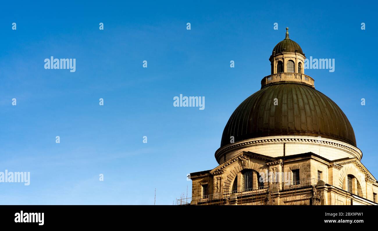 Cupola roof hires stock photography and images Alamy
