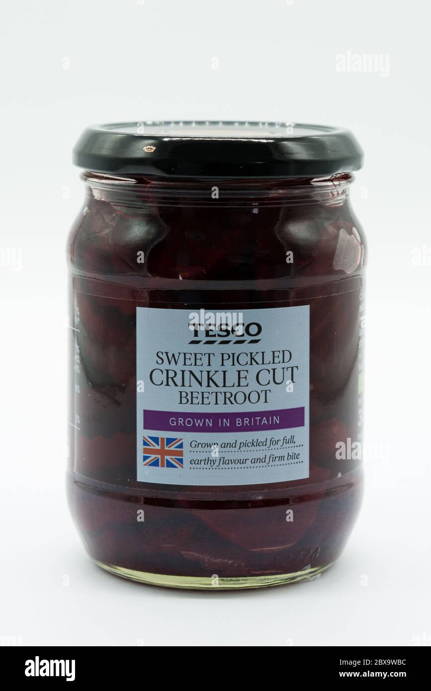 Largs, Scotland, UK - March 08, 2020: Jar of Tesco Branded Sweet Pickled  crinkle cut Beetroot in a recyclable glass jar and metal lid. Also displays  B Stock Photo - Alamy