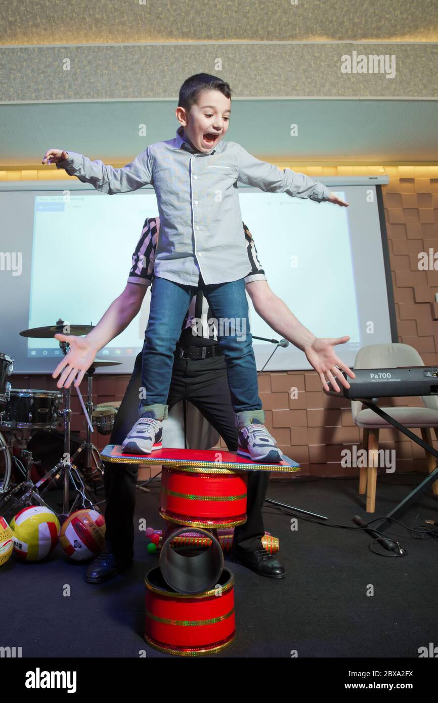 Juggle bottles hires stock photography and images Alamy