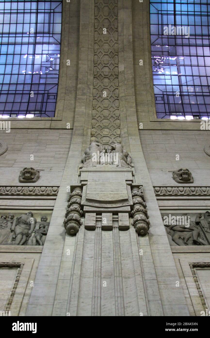 Milano Centrale railway station building details in Milan, Italy Stock Photo