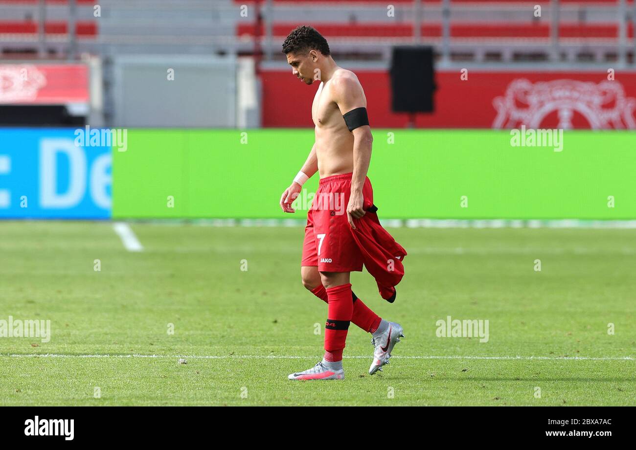 City Of Leverkusen Deutschland 06th June 2020 Bayer Paulinho Disappointment Disappointed Disappointment Disappointed Unsatisfied Whole Figure Whole Body Body Sport Soccer 1 Bundesliga Season 19 20 06 06 2020 30th Matchday Bayer