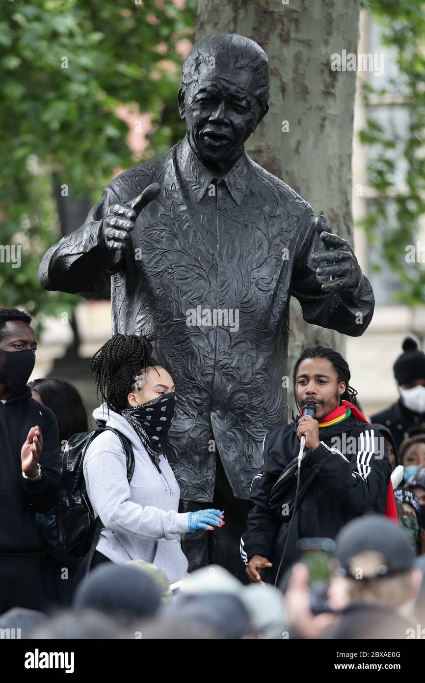 People by the Nelson Mandela statue following a Black Lives Matter protest rally in Parliament Square, London, in memory of George Floyd who was killed on May 25 while in police custody in the US city of Minneapolis. Stock Photo