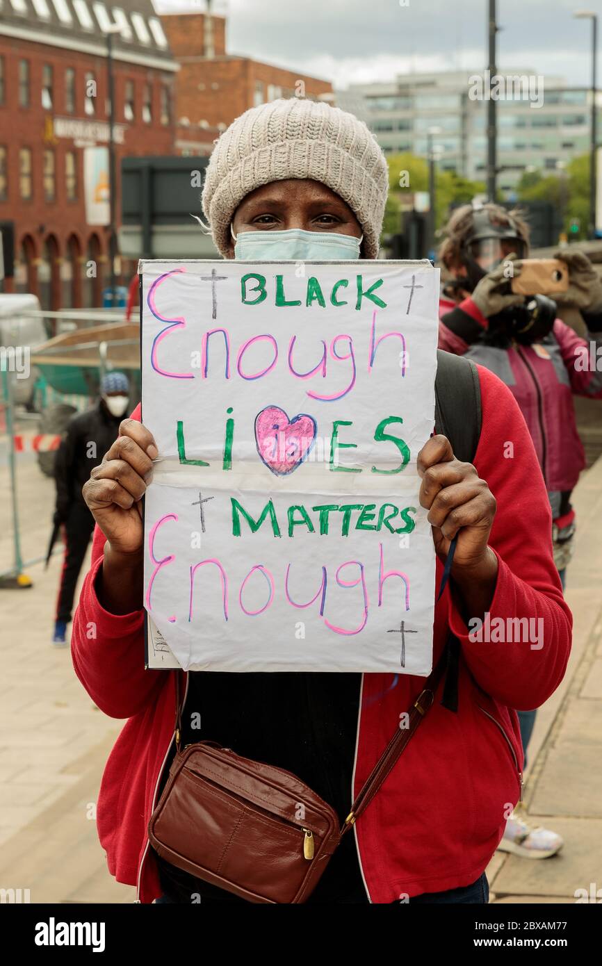 BAME Woman protestor wearing face mask holding black lives matter sign. Saturday June 6th 2020, Leeds, West Yorkshire, England. Hundreds of people gather outside the city's town hall to protest against racism and violence towards BAME persons, following the death of George Floyd in the USA. ©Ian Wray/Alamy Stock Photo