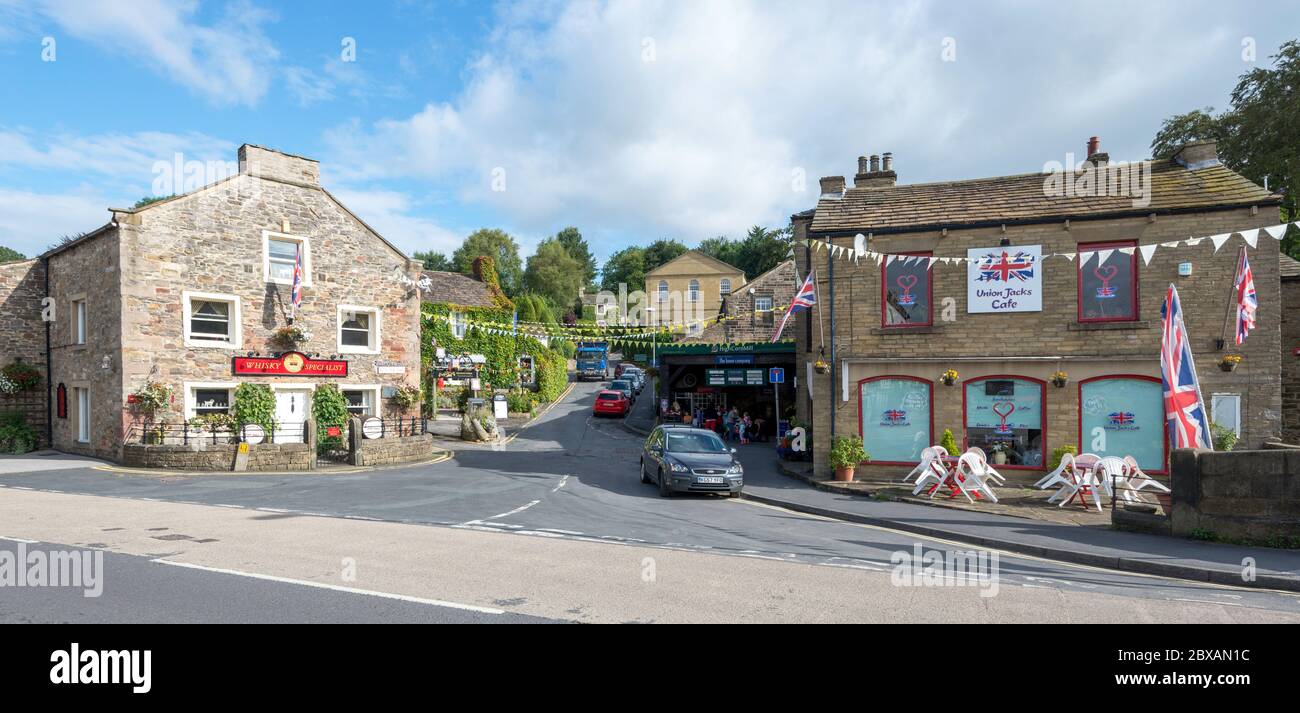 Typical old Yorkshire stone buildings at Chapel Hill in Skipton, North Yorkshire Stock Photo