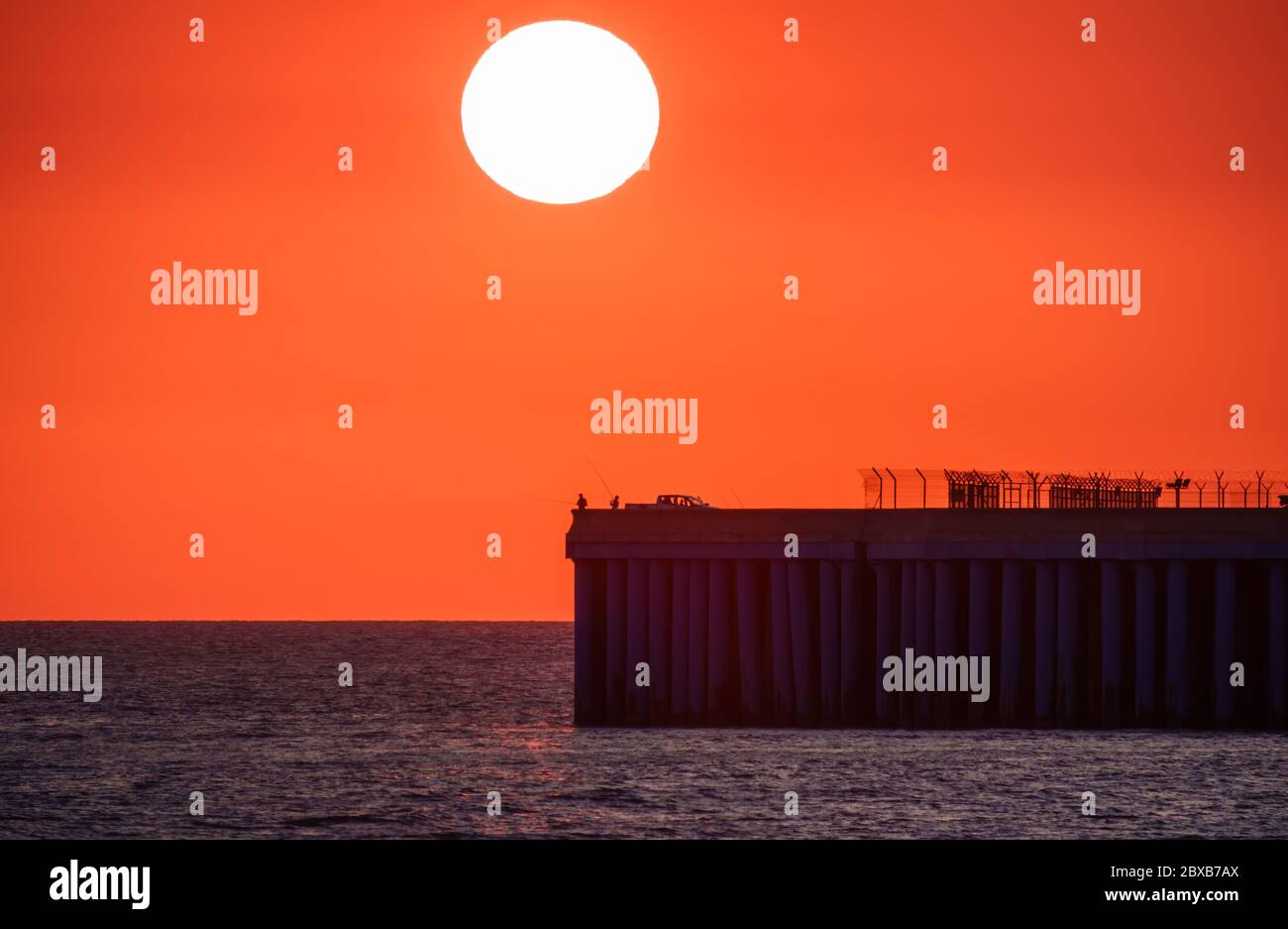 Silhouette of a fishing pier hi-res stock photography and images - Page 10  - Alamy