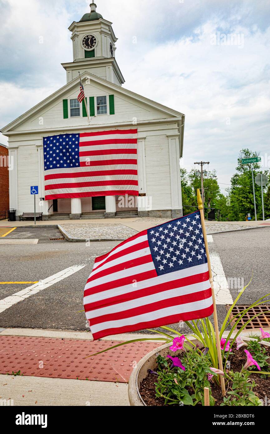 Boston, MA USA - Shopping Mall Store Front with American Flag Waving with a  Big Clock beside it Stock Photo - Image of patriotism, entrance: 108182202