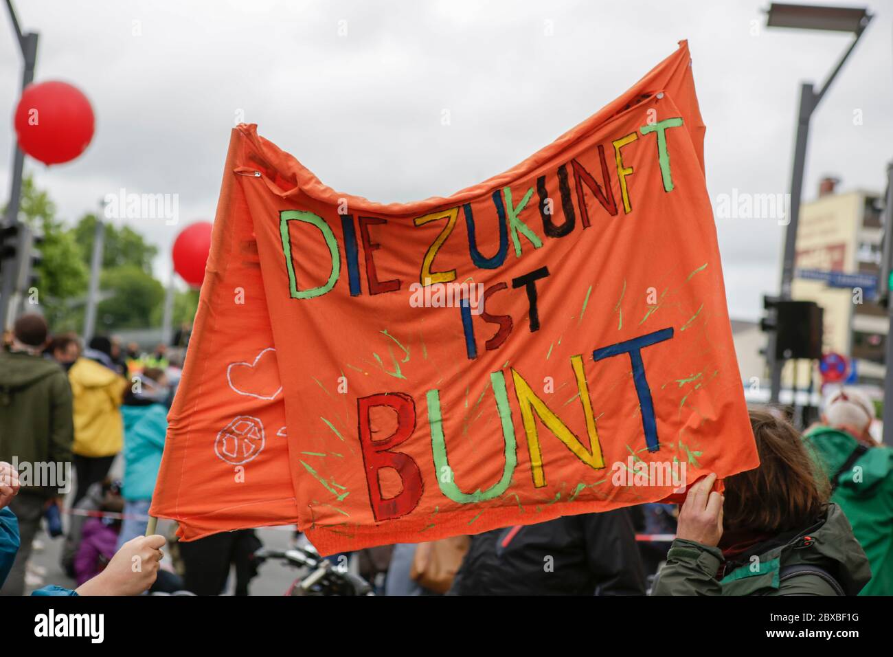 Worms, Germany. 6th June 2020. Protesters hold a banner that reads “The future is colourful”. Around 50 right-wing protesters marched through the city centre of Worms for the 12. and last 'Day of the German Future’. The march was cut short due to several hundred counter protesters who blocked the  path of the right-wing march. The march was a yearly right-wing event in different German city that drew over 1000 protesters at its high-point. Stock Photo