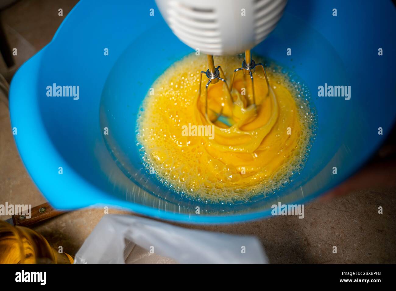 Mixing Whipped Cream in a Stand Mixer with a Whisk Attachment: Heavy  whipping cream mixed with a stand mixer wire whisk Stock Photo - Alamy