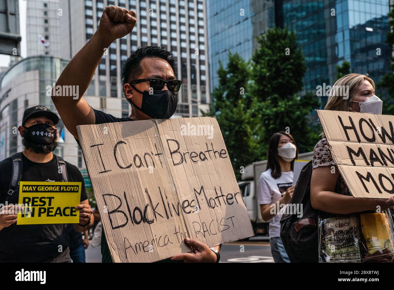 Protesters wearing protective masks hold 'I can't Breathe' placards during the demonstration.Thousands in Seoul support U.S. protests against police brutality that caused the May 25th murder of George Floyd in Minneapolis. Stock Photo