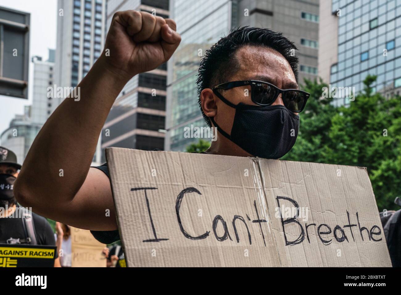 A protester holding the 'I Can't Breathe' placard during the demonstration.Thousands in Seoul support U.S. protests against police brutality that caused the May 25th murder of George Floyd in Minneapolis. Stock Photo