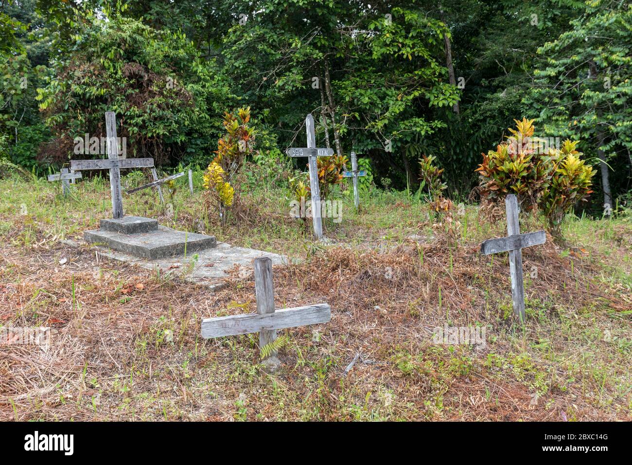Simple wooden crosses in graveyard burial ground for local village to Gunung Mulu National Park, Sarawak, Malaysia Stock Photo