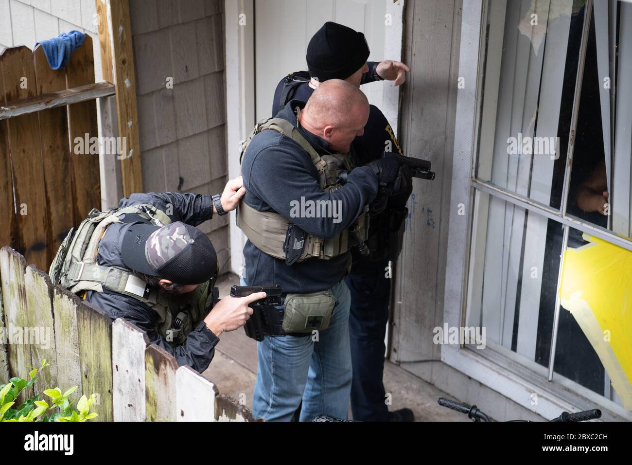 U.S. Marshals and Houston police execute a No Knock warrant in search of a fugitive during the 90-day, multi-state Operation Triple Beam November 14, 2019 in Houston, Texas. The operation resulted in more than 6,000 arrests in violence-plagued communities. Stock Photo