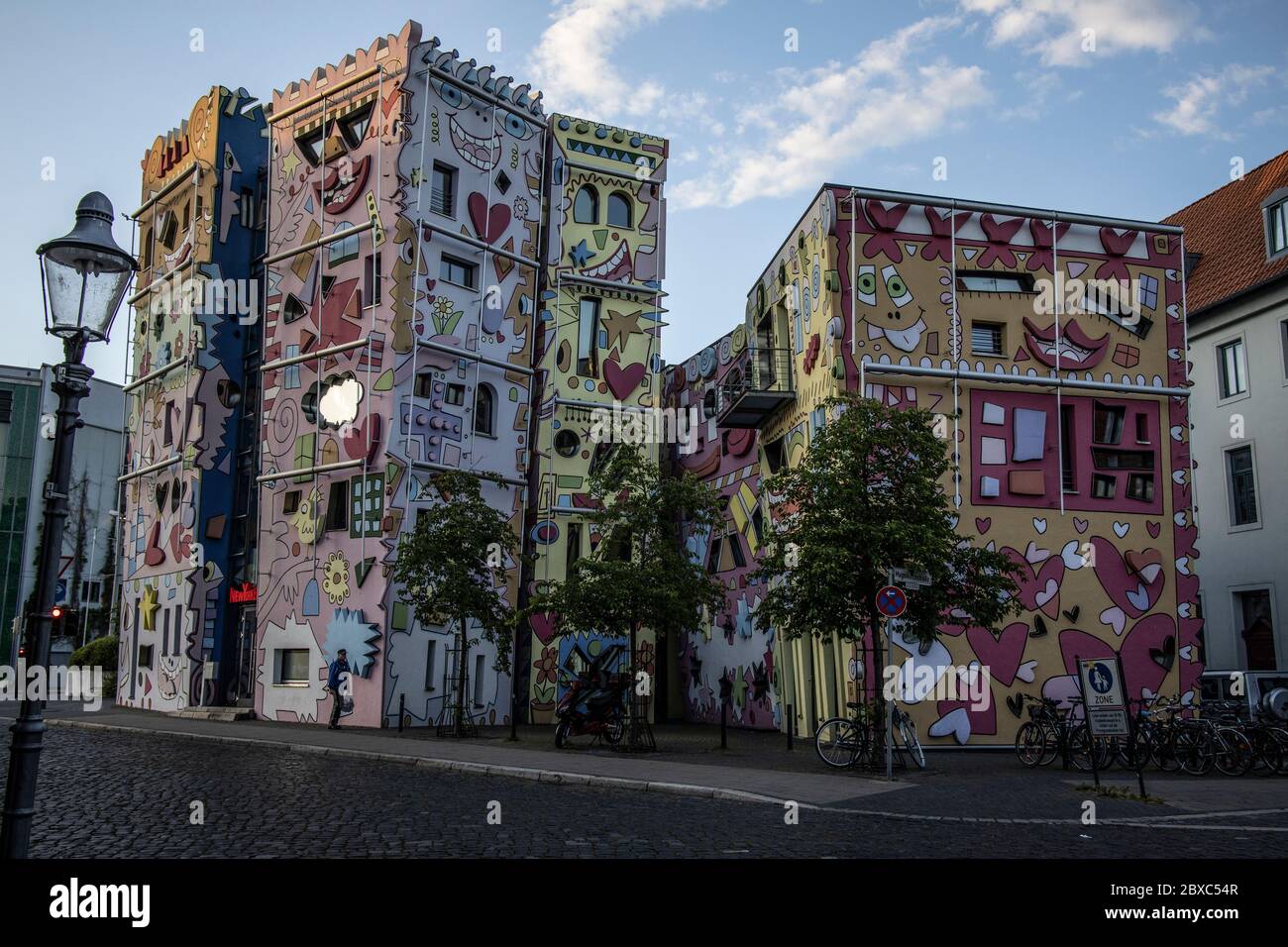 Happy Rizzi House, Rizzi Building, day-glo masterpiece of cartoon ...