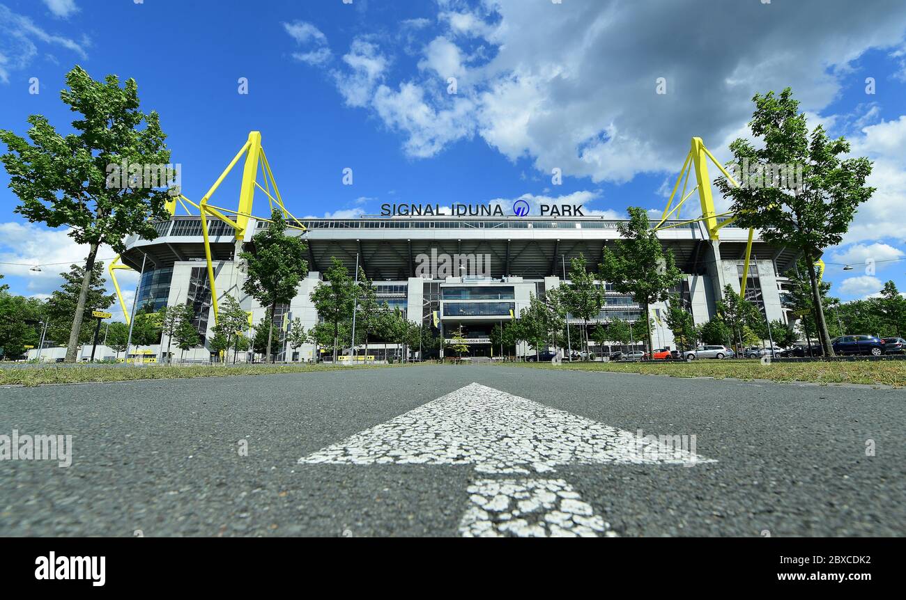 Dortmund, Deutschland. 06th June, 2020. Exterior view Signal Iduna Park GES/Football/1. Bundesliga: Borussia Dortmund - Hertha BSC Berlin, 06.06.2020 Credit: Groothuis/Witters/Pool via GES-Sportfoto | usage worldwide/dpa/Alamy Live News Stock Photo