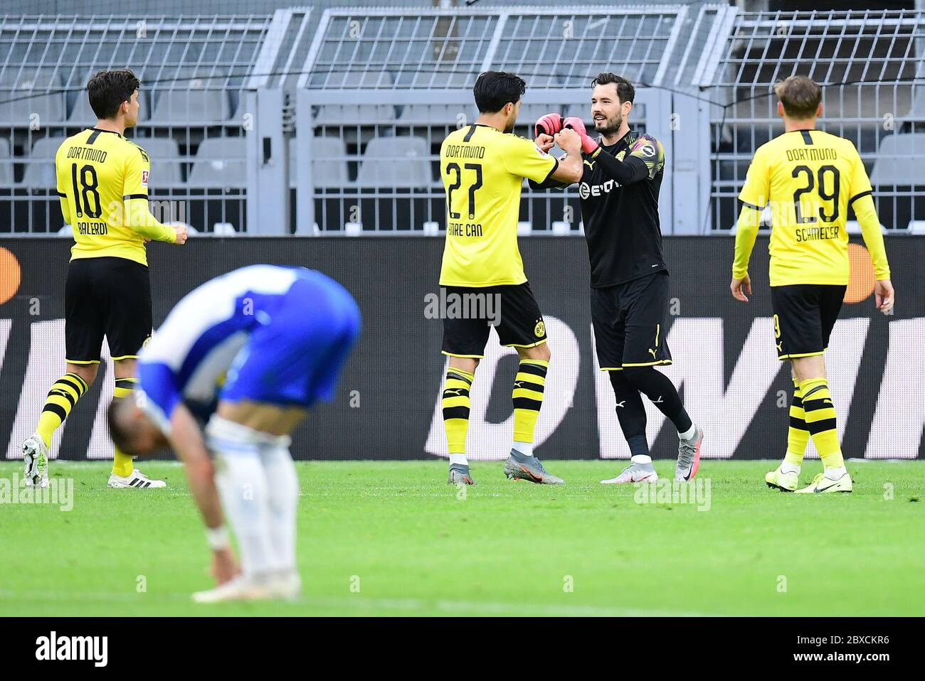 Leonardo Balerdi - 🇫🇷 Olympique de Marseille 🇩🇪 ex Borussia Dortmund 📆 Edad: 21 años ⚽ Posición: Defensa Central