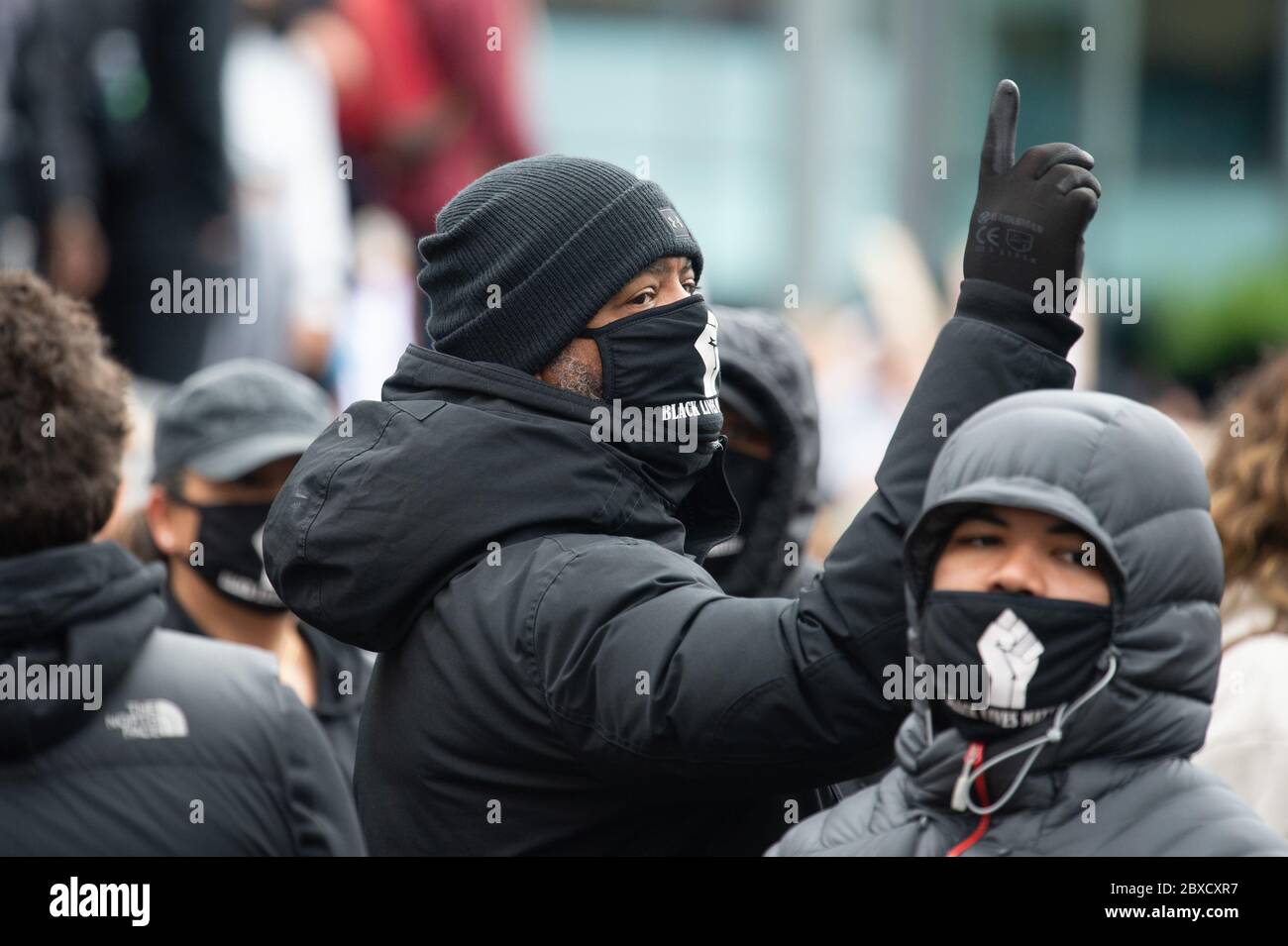 MANCHESTER, UK. June 6th A large scale Black Lives Matter protest in Manchester's Piccadilly Gardens. The mass demonstration went ahead, despite concerns over social distancing and a reportedly rising r-number in the North West. Saturday 6th June 2020 (Credit: Pat Scaasi | MI News) Credit: MI News & Sport /Alamy Live News Stock Photo