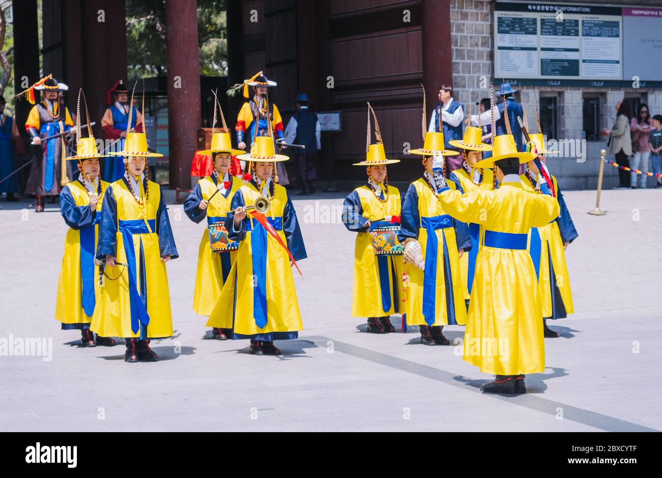 Korean Royal Guard marching in front of palace Stock Photo - Alamy