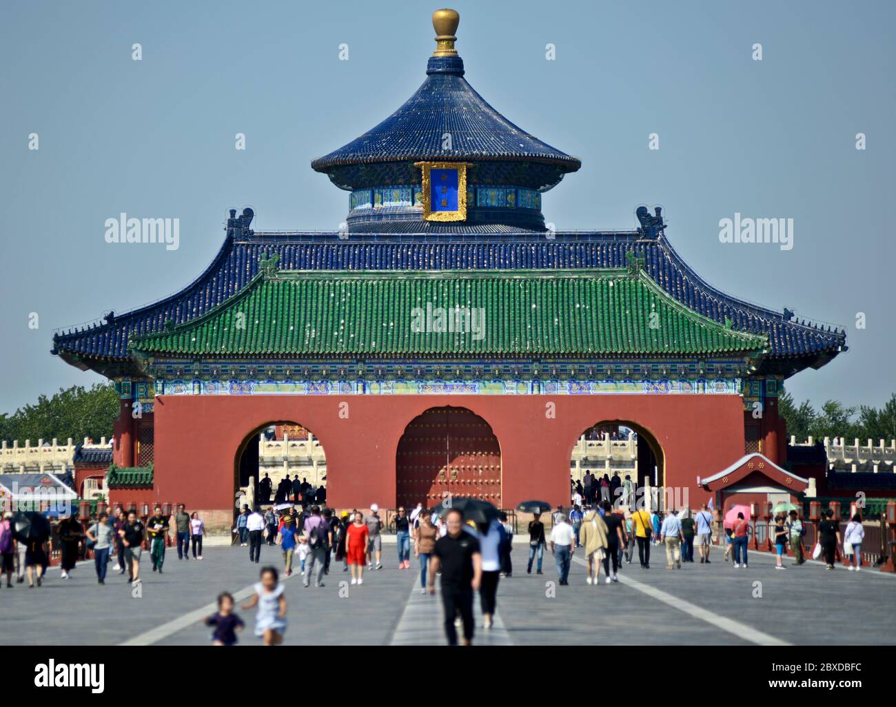 Temple of Heaven: Gateway to the Imperial Vault of Heaven and Vermilion Steps Bridge. Beijing, China Stock Photo