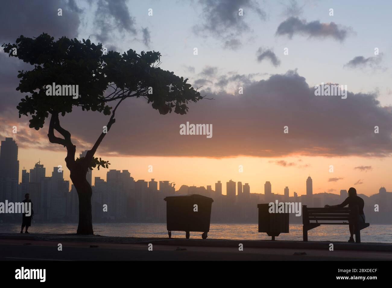 Women skyline silhouette hi-res stock photography and images - Alamy